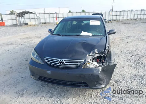2005 Toyota Camry Le z USA, uszkodzony, nr VIN 4T1BE32K95U088620